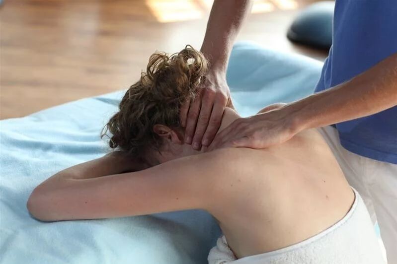 Massagem com osteocondrose cervical